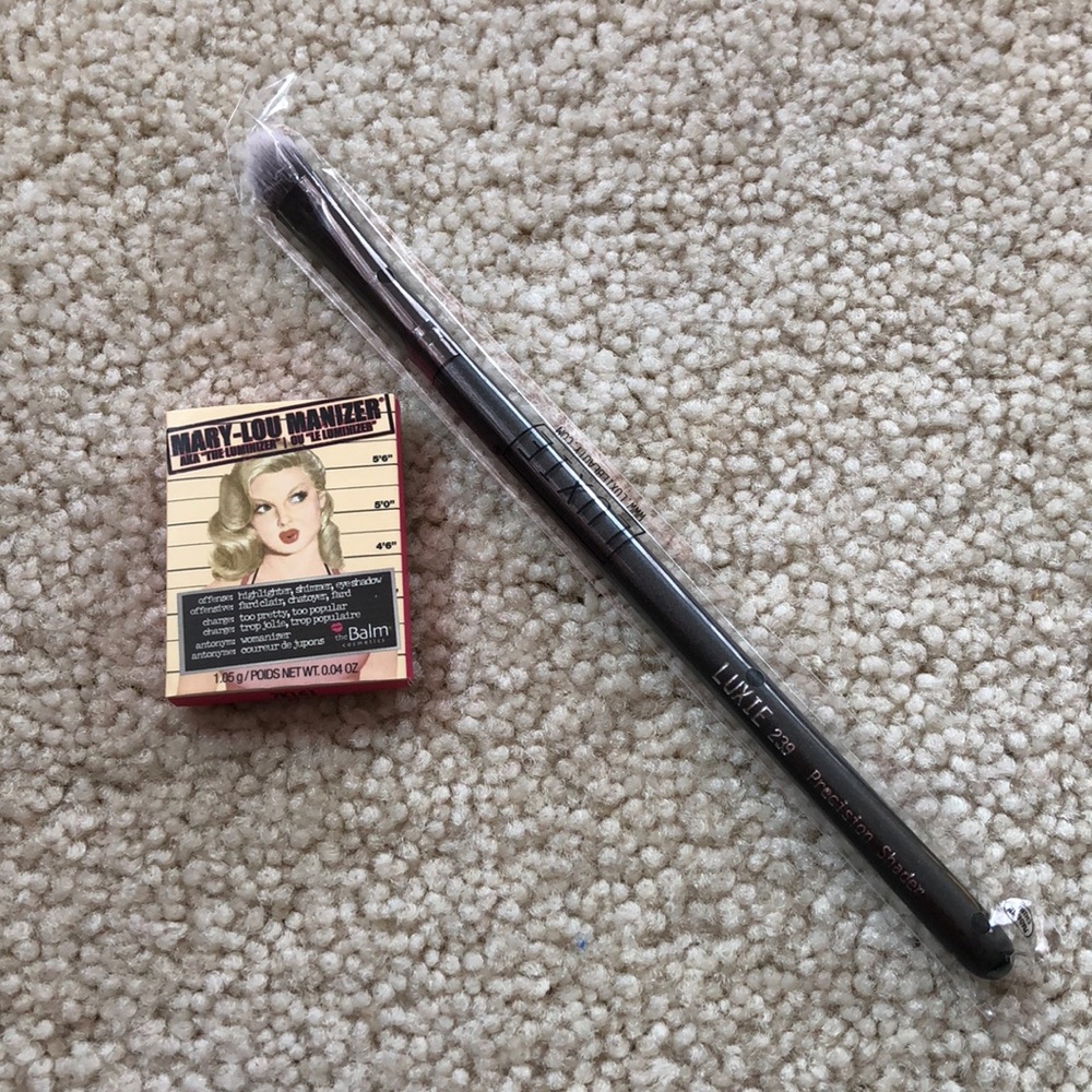 Highlighter/eyeshadow & shader Luxie brush bundle